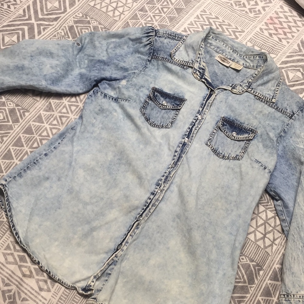 Mid-Sleeve Denim Shirt